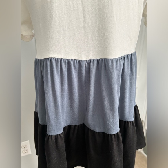 You & Me | White, Blue, and Navy Tiered Short Sleeve Peplum Top | Size Small - Picture 8 of 10